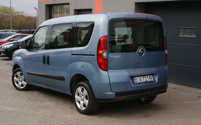 Opel Combo cena 27900 przebieg: 199000, rok produkcji 2012 z Białystok małe 172